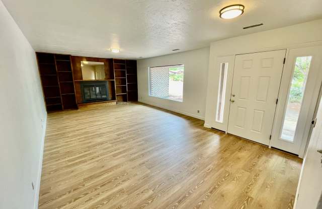 Remodeled Three Bedroom Home in Desirable Bloomington photos photos