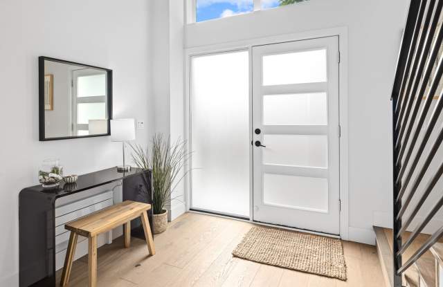 Wallingford Townhome Gallery 3