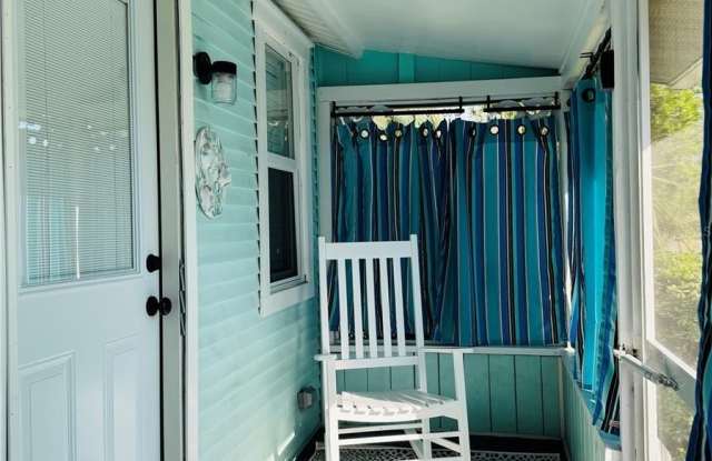 6980 POINSETTA Gallery 3