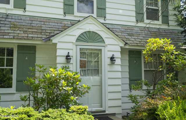 292 Lake Avenue Gallery 3