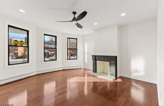 633 Lafayette Ave photos photos