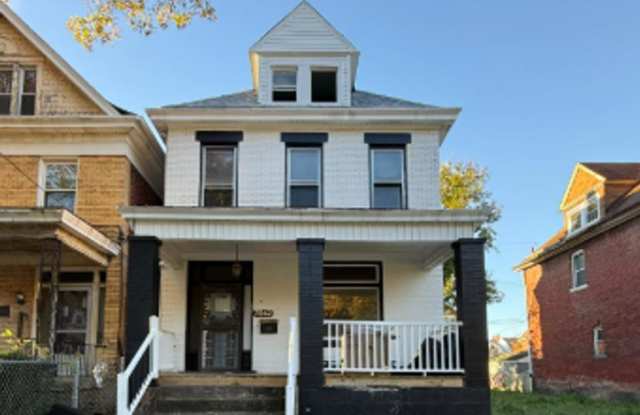 Single-Family Home | 3 Bedrooms | 2 Full Bathrooms | Central A/C & Heat Gallery 1