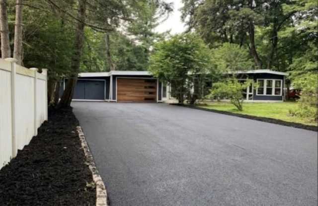 215 Cleveland Drive Gallery 1