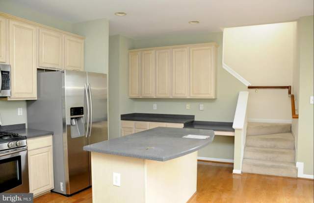5452 WOODED WAY Gallery 3