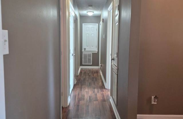 NEW LISTING- 3 Bedroom, 2 Bath, Bonus Room - Country Living, Close to Ft. Bragg Gallery 4