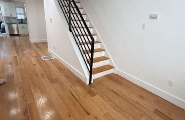 2009 N LAWRENCE Street Gallery 2