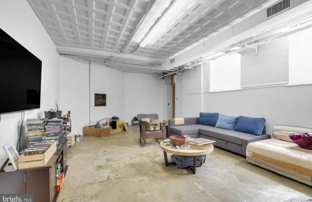 2512 E LEHIGH AVENUE photos photos