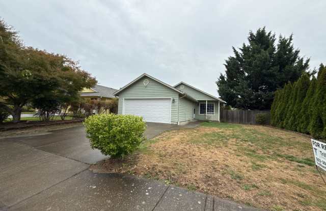 3 Bedroom Single Story Home on Dead End Street w/Fenced Back Yard photos photos