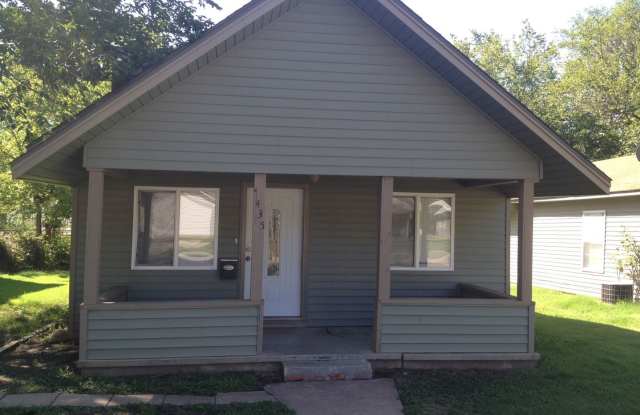 435 E Broadway - 435 East Broadway Avenue, Augusta, KS 67010