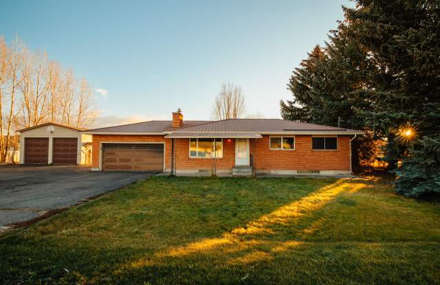 284 N 45th E photos photos