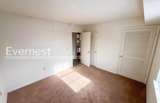 12916 North Cresap Street Gallery 3