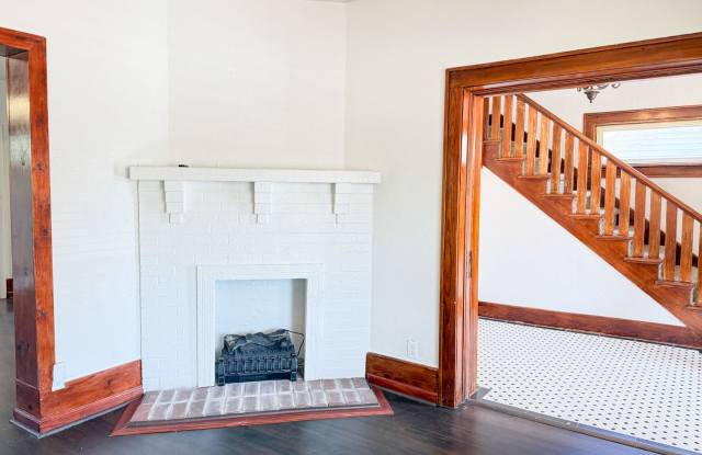 1920s Home with Vintage Charm Gallery 1