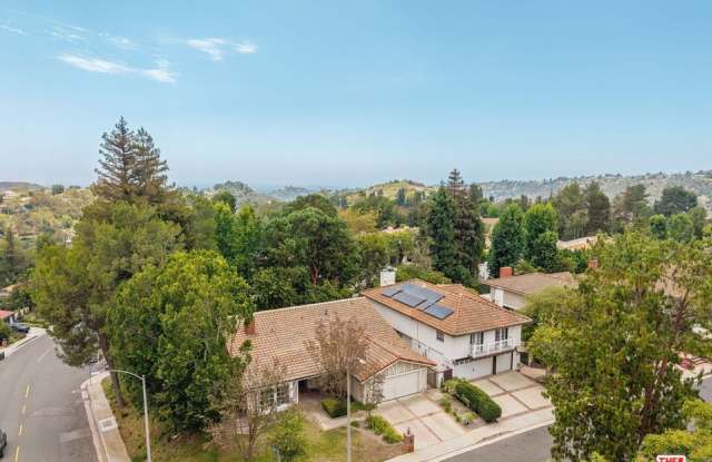 2952 Bottlebrush Dr Gallery 2