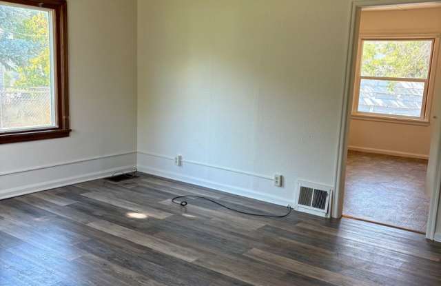2BR Pet-Friendly Home w/ Fenced Yard Gallery 3