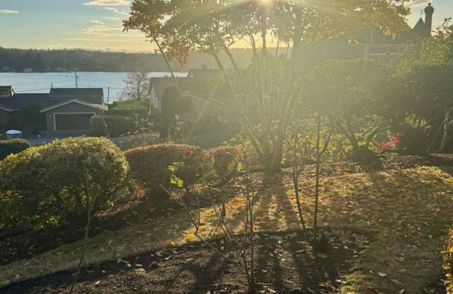 Stunning new construction duplex apartment in the much sought after Old Town Poulsbo Gallery 4