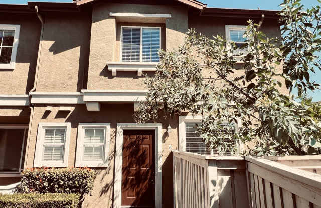 Chula Vista 3 Bedroom 2.5 bath townhome style corner unit photos photos