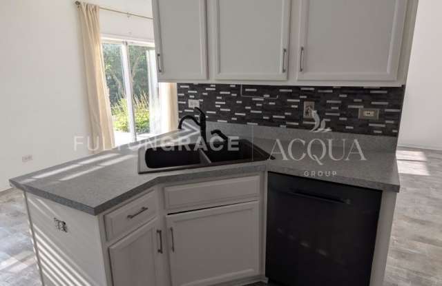 2551 oak tree lane Gallery 3