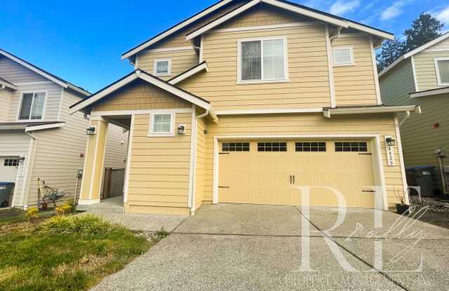 Spacious 4 Bedroom In Prime Location! photos photos