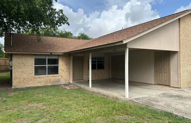 Walking Distance to Kraft Park / .6 Miles to IH 35 / Washer  Dryer Connections / NBISD photos photos