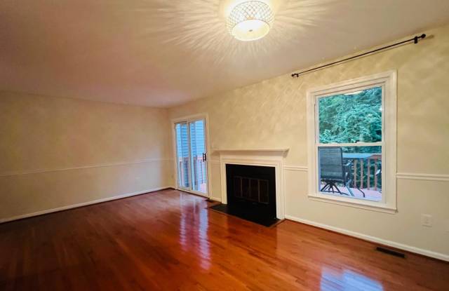 6279 KERRYDALE Drive Gallery 4
