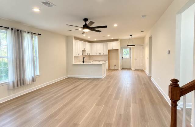 3282 Hartwell Street Gallery 2