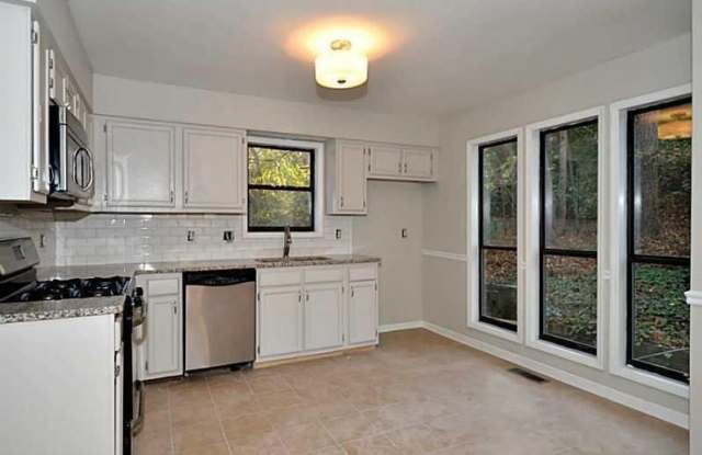 4580 Glenforest Drive Gallery 2