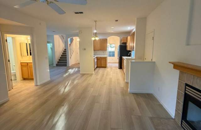 Welcome to your dream rental in Roseville! Gallery 1