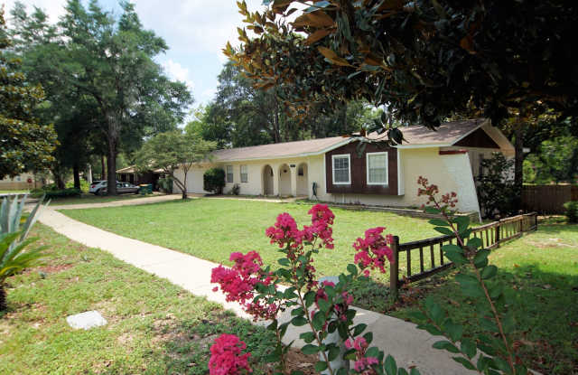 Central Niceville Location - 1016 Pine Lake Drive, Niceville, FL 32578