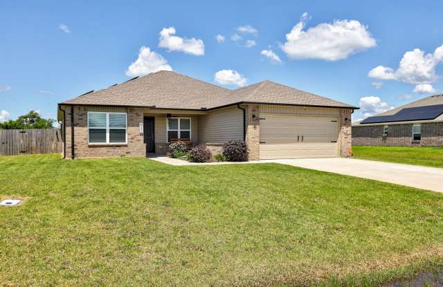 **$500 Off Move-In Special** Spacious 4-Bedroom Home in Shawnee! photos photos