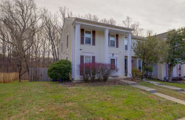Move-In Ready End-Unit Townhome in Silver Spring Gallery 4