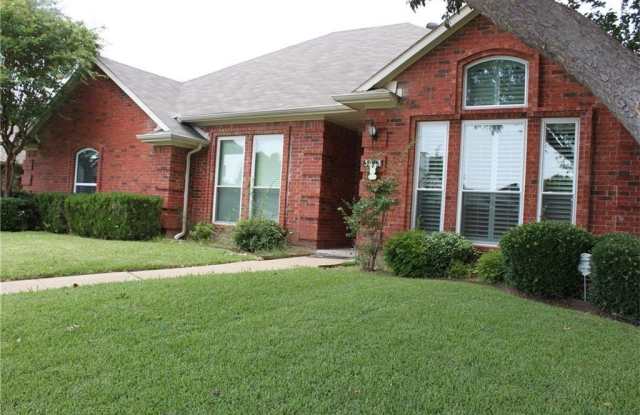 3913 Alto Avenue - 3913 Alto Avenue, Carrollton, TX 75007