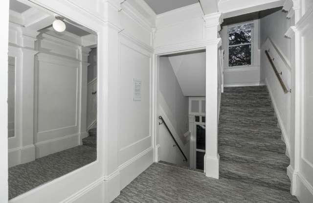 2927 Sacramento Street Gallery 3