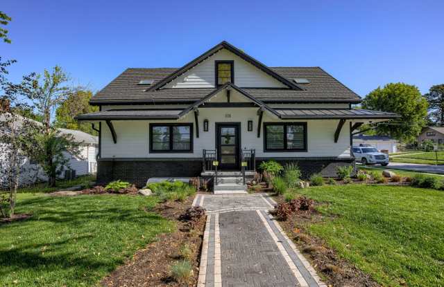Fully Furnished 5-Bedroom with High-End Finishes in Gretna!! photos photos