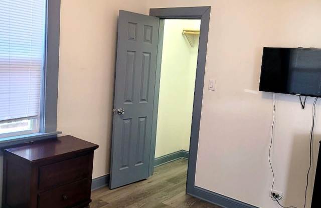 4011 Pulaski Street - Room 1 Gallery 3