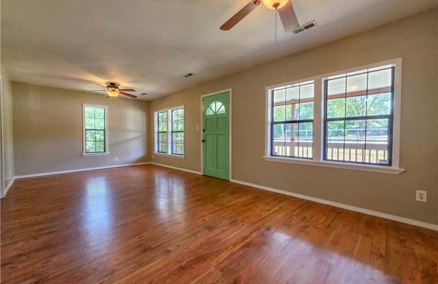 1505 N Garland Avenue Gallery 3