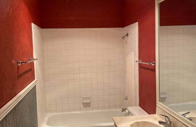 Cozy 3/2/2 Brick Home! Available September!! Gallery 4
