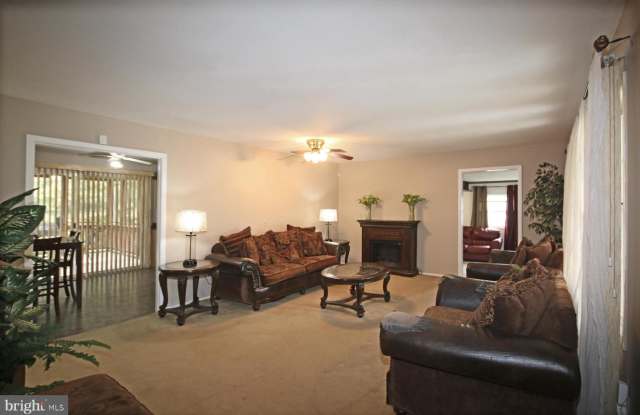 13204 YORKTOWN DRIVE Gallery 2