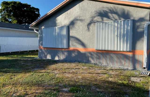 2691 NW 8th St photos photos