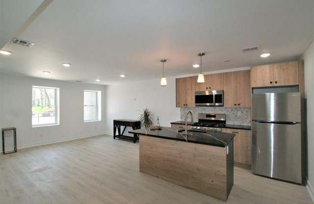 782 GRAND ST - 782 Grand Street, Jersey City, NJ 07304
