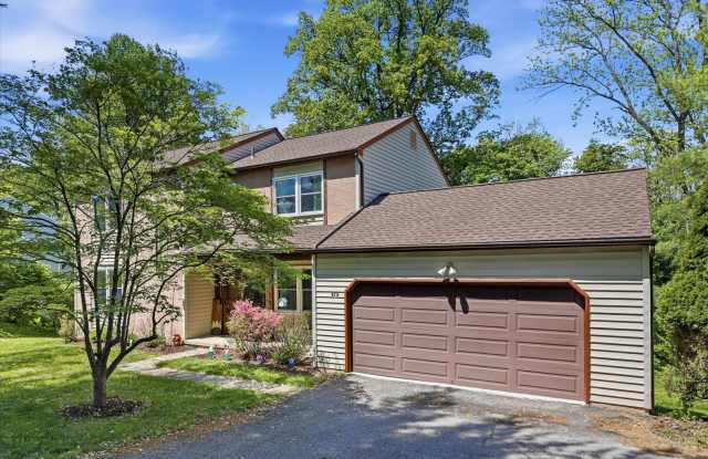 3B/2.5B Single Family Home In West Chester With Private Back Yard! photos photos