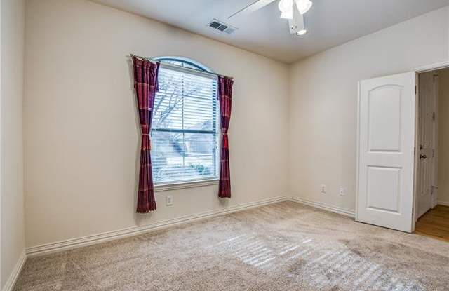 1107 Katelyn Court Gallery 4