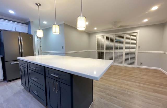 Waipio Gentry 2 bed, 1 bath, 2 parking with modern renovations Gallery 1