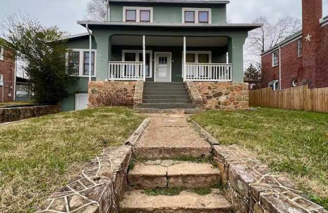 30 Fairview Ave - 30 Fairview Avenue, Front Royal, VA 22630