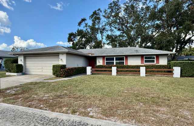 Beautiful Palm Harbor 2/2 Located on Peaceful Street - 155 Lagoon Way, Palm Harbor, FL 34684