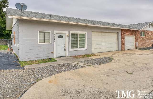 2 bedroom WATER/SEWER INCLUDED IN RENT! Gallery 3