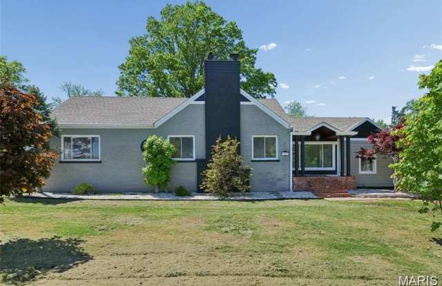 9743 Tesson Ferry Road Gallery 1