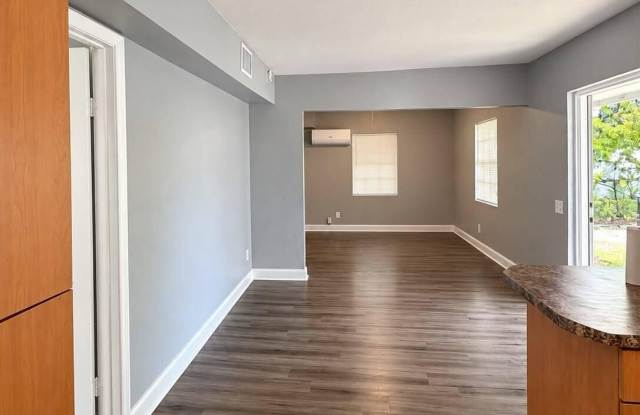 19a NW 28th Avenue Gallery 1