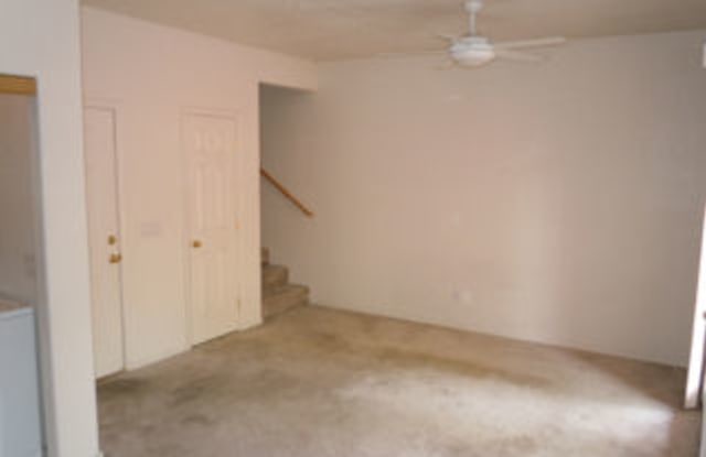 1907 Girard Blvd NE Gallery 4