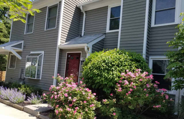 Coming Soon! 2 bed 2 1/2 bath townhouse in Annapolis photos photos