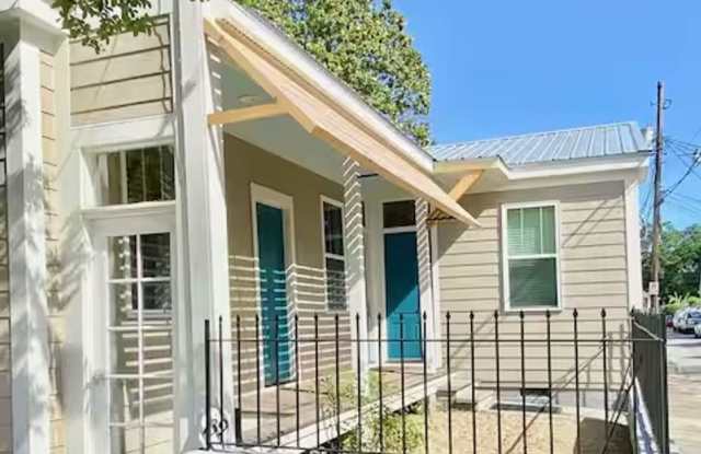 2 Bedroom, 2 Bathroom Home in Westside Subdivision - Downtown Charleston Gallery 1
